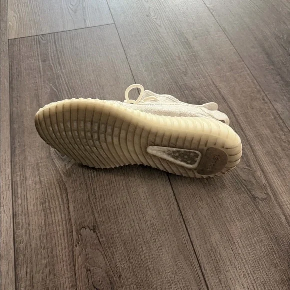 Adidas Yeezy Boost 350 V2 in Off-White - Picture 4 of 4